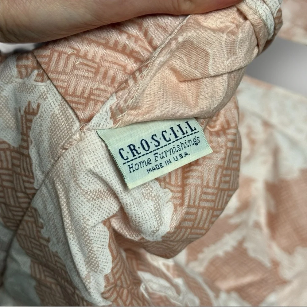CROSCILL Rare Vintage Queen Comforter 4 -Piece Set‎ Pink Cream